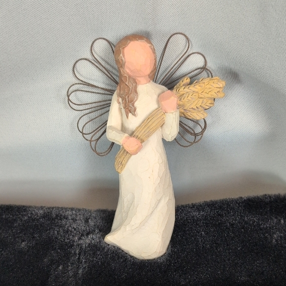 Willow Tree Angel with Cream Gown and Gold Wheat - Picture 1 of 4
